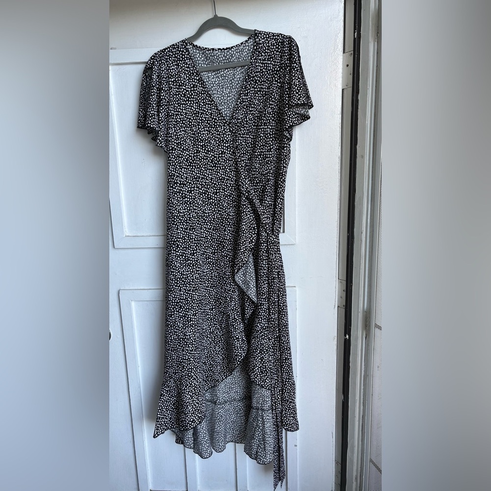 Size xl wrap dress in Black and White Polka Dot Dress